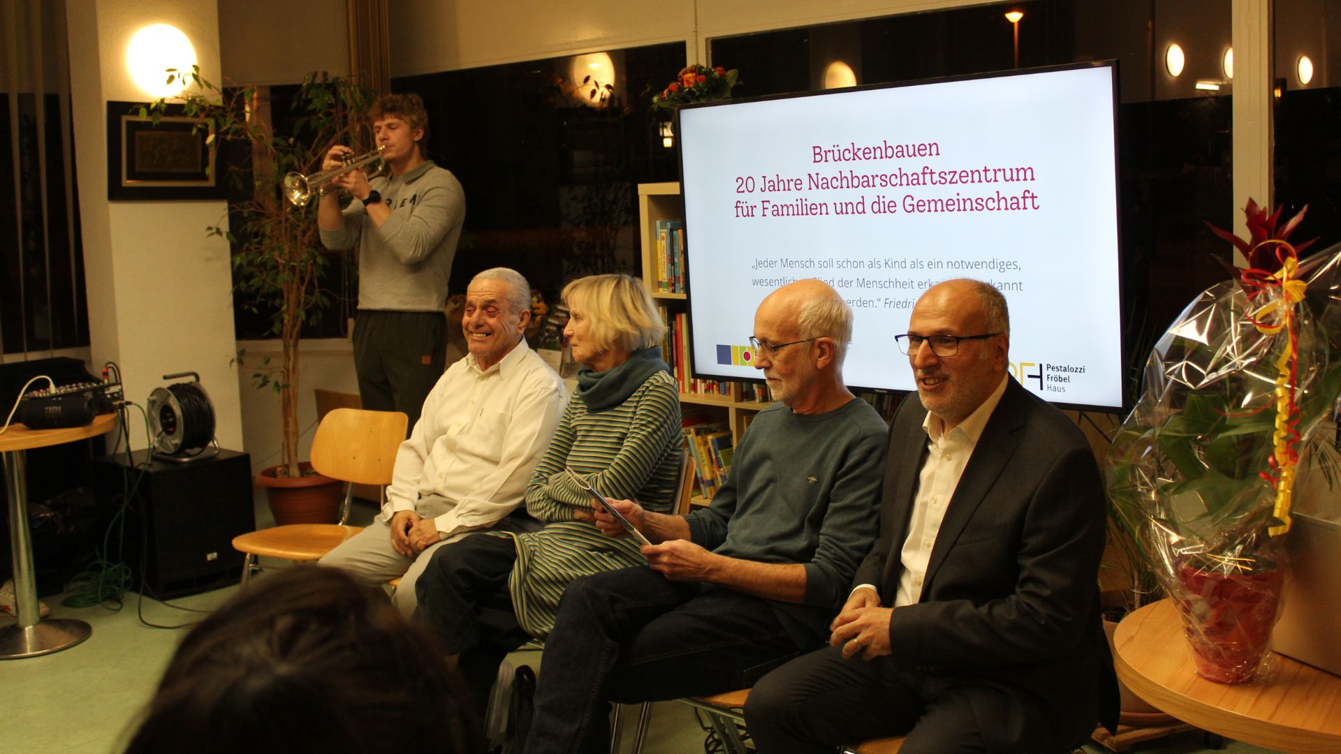 Präsentation bei der 20 Jahre Steinmetzstraße