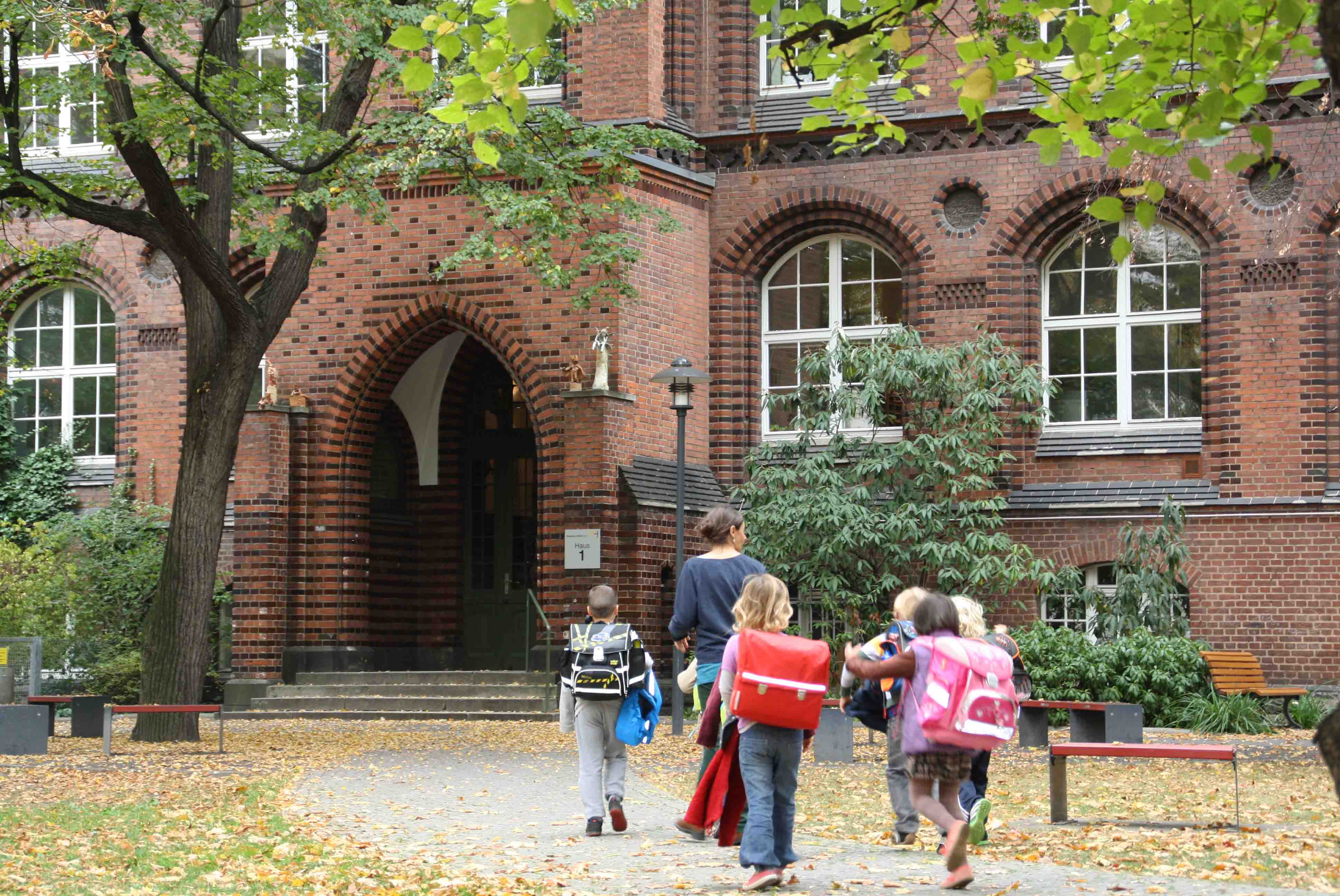 Pestalozzi-Fröbel-Haus Fachschule für Sozialpädagogik Erzieherausbildung Erzieher werden