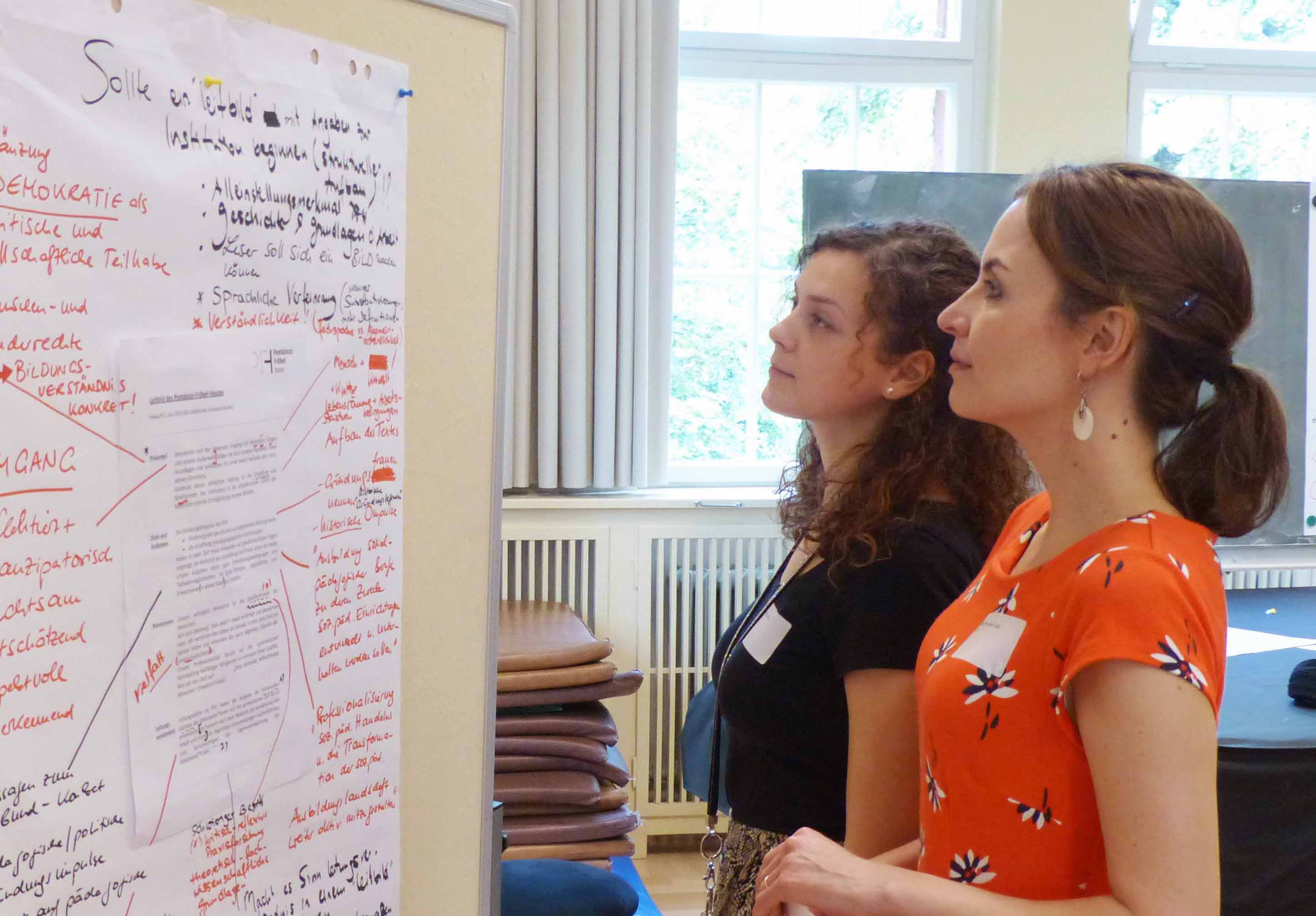 PFH-Tag 2019. Bei der jährlichen Weiterbildung für alle Mitarbeiter*innen des Pestalozzi-Fröbel-Hauses stand in diesem Jahr die Leitbildentwicklung im Mittelpunkt.