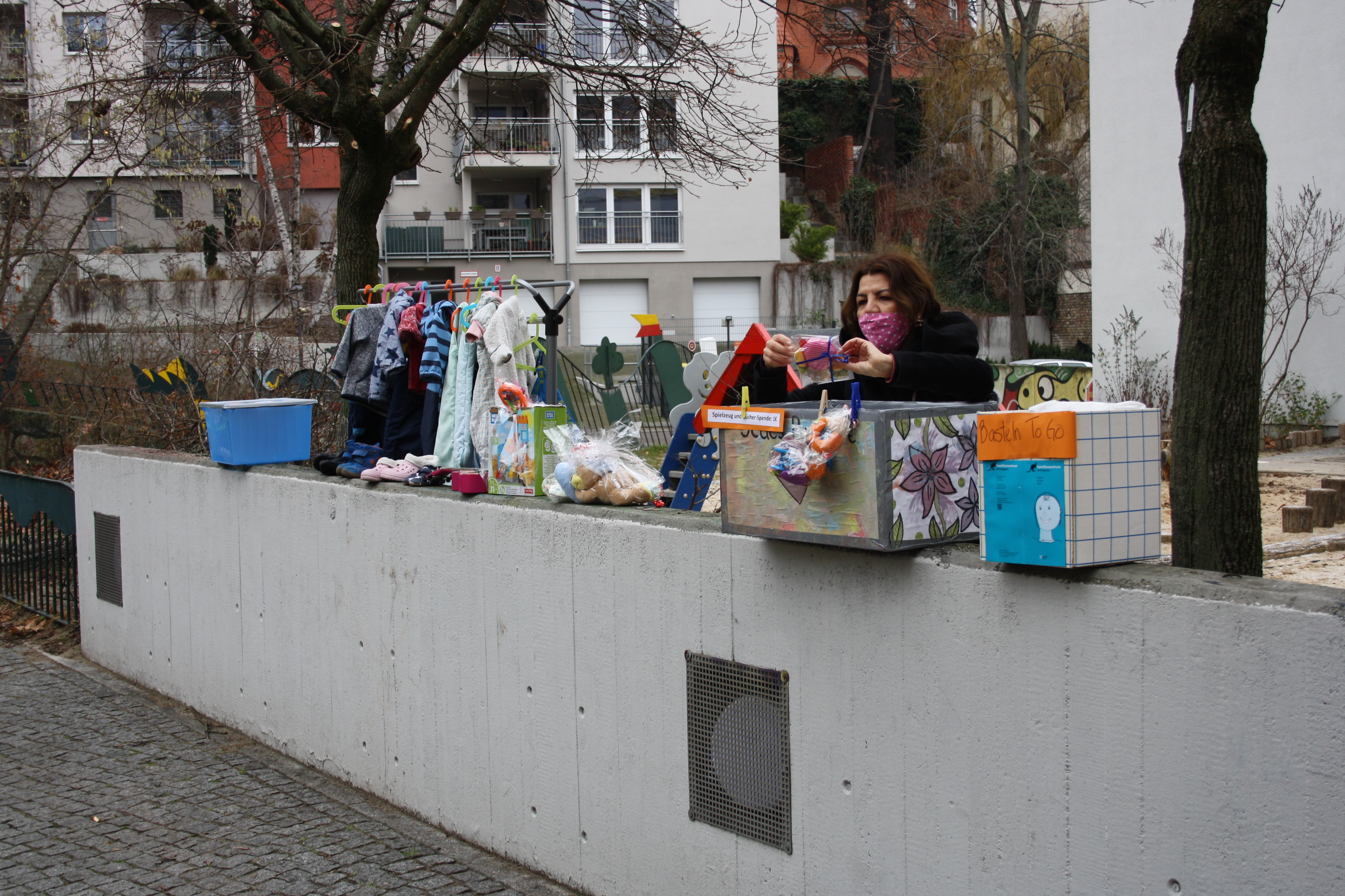 FZ Mehringdamm Trödeltausch am Zaun