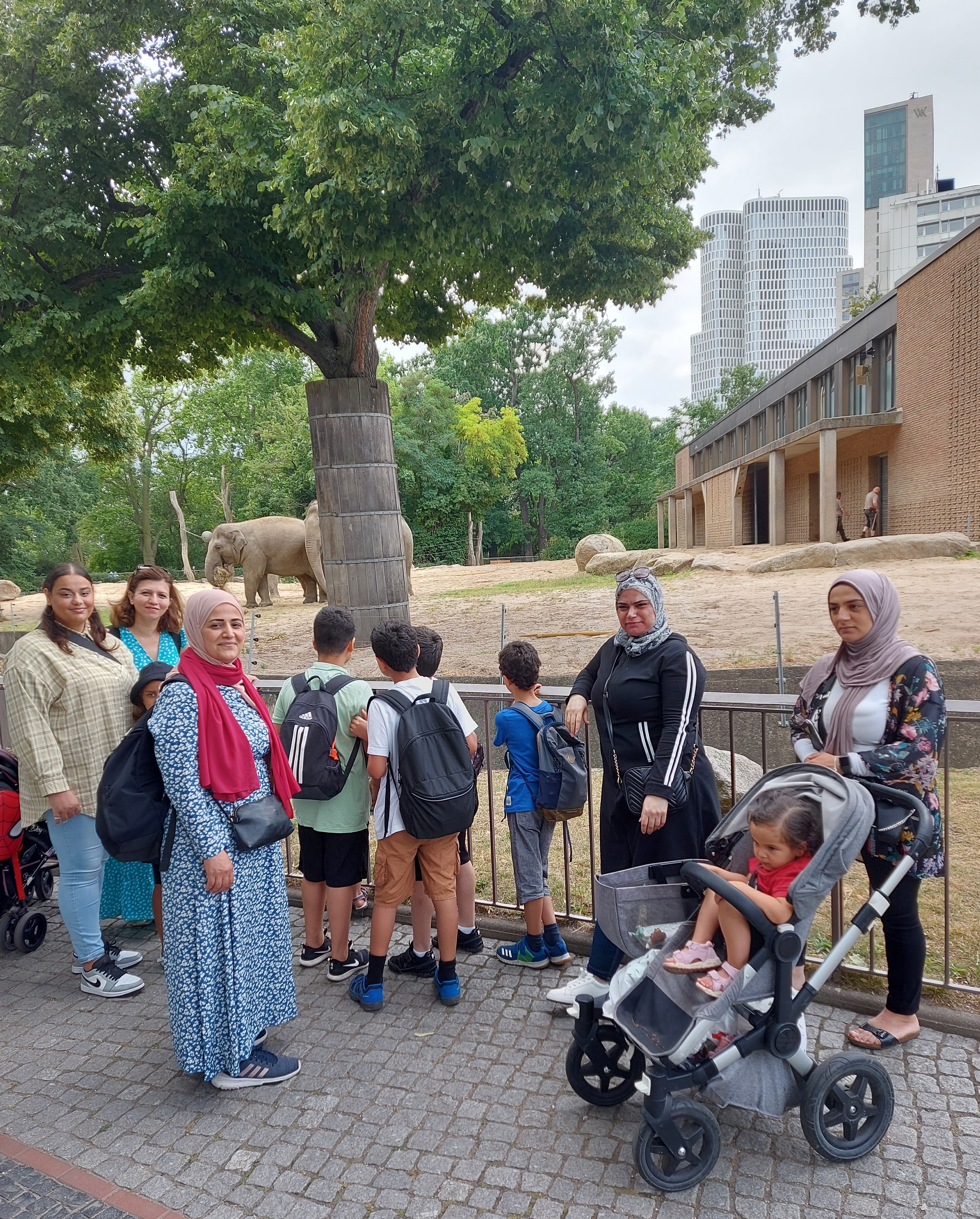 Stadtteilmütter mit Familien im Zoo