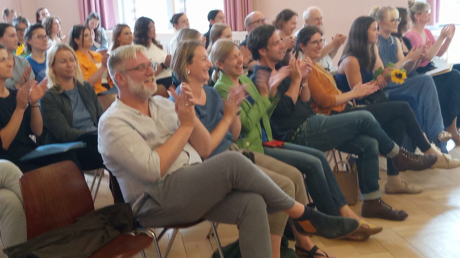 Das mitfeiernde Publikum