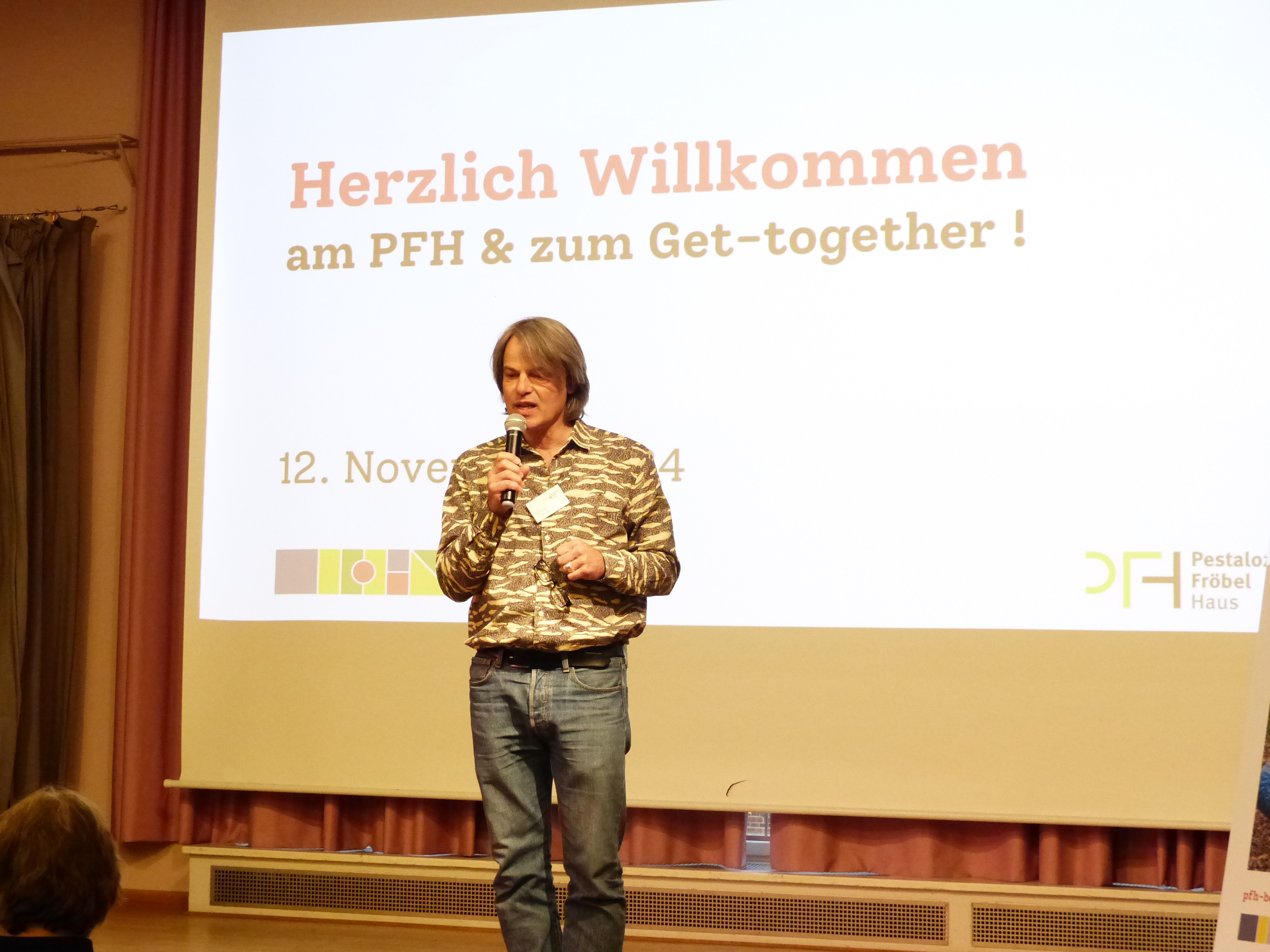 Dirk Franz stellt die Sazialpädagogische Praxis vor.