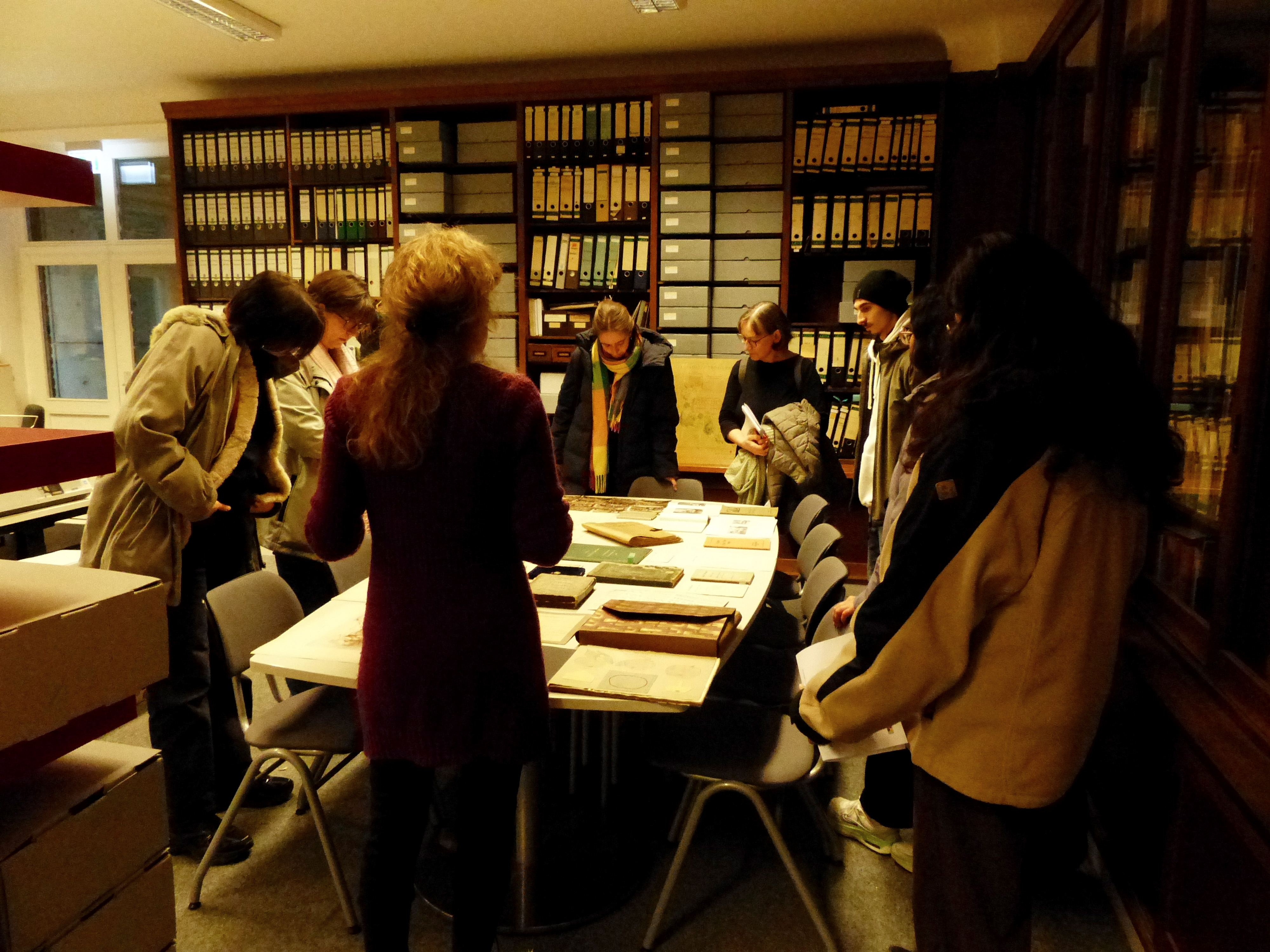 Mit Sabine Sander im Archiv am Campus des PFH