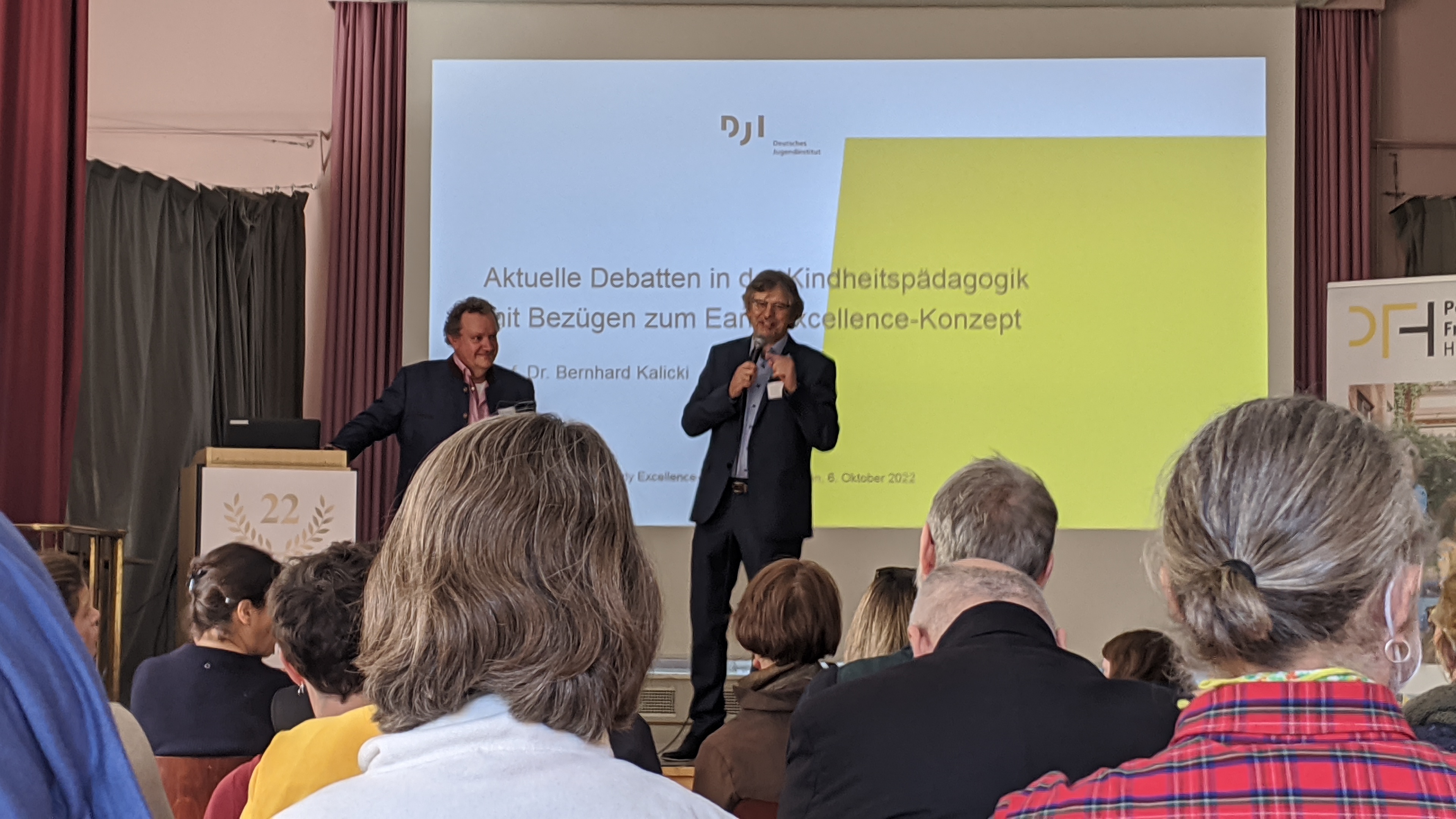 Prof. Ludger Pesch auf der Bühne