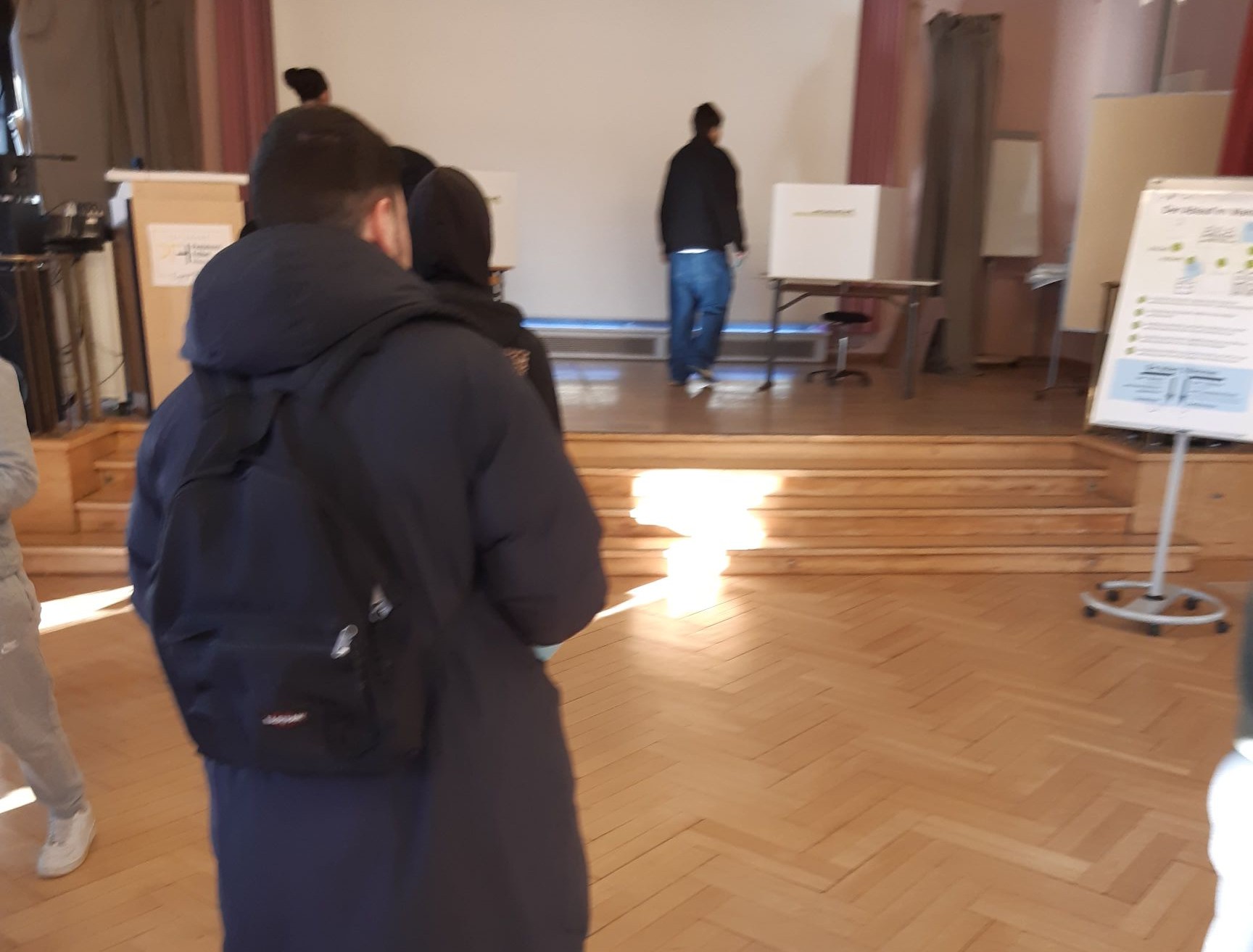Kurze Wartezeiten vor den Wahlkabinen