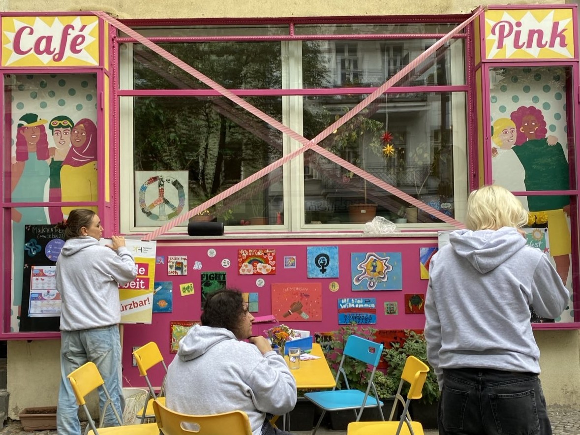 Tag der geschlossenen Tuer - Cafe Pink