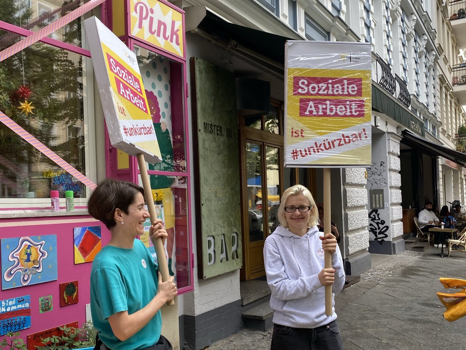 Tag der geschlossenen Tuer - Cafe Pink