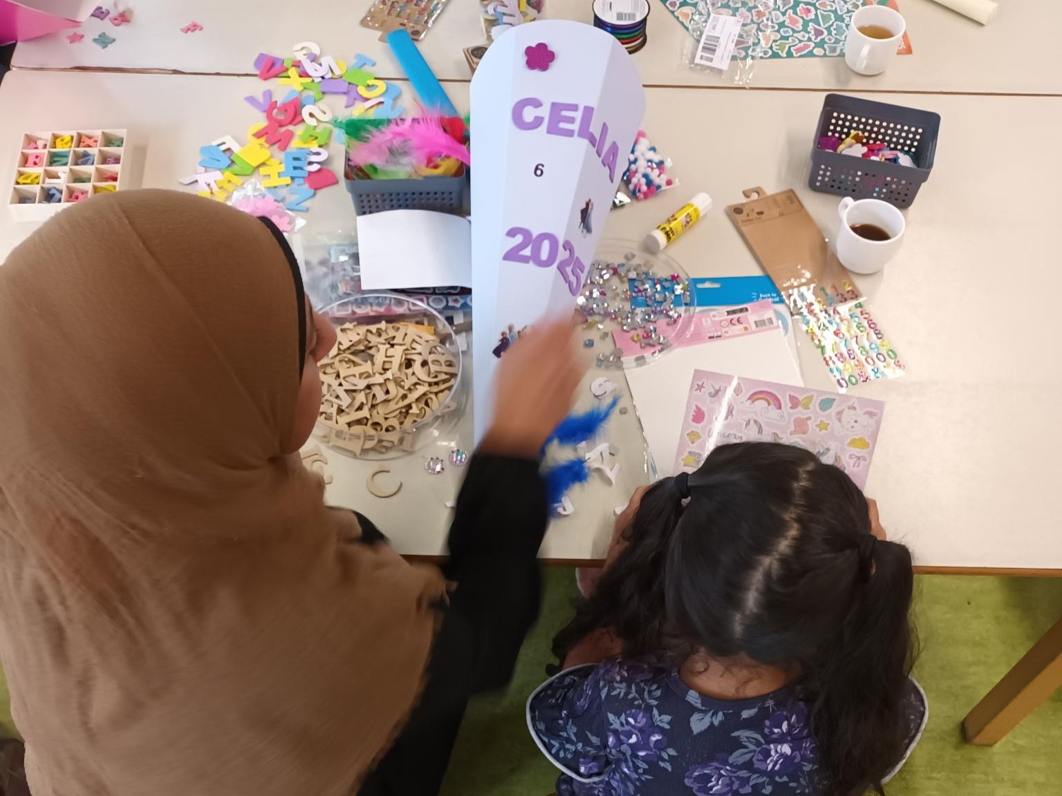 Familienzentrum in der Otto-Wels-Grundschule: Schultueten basteln