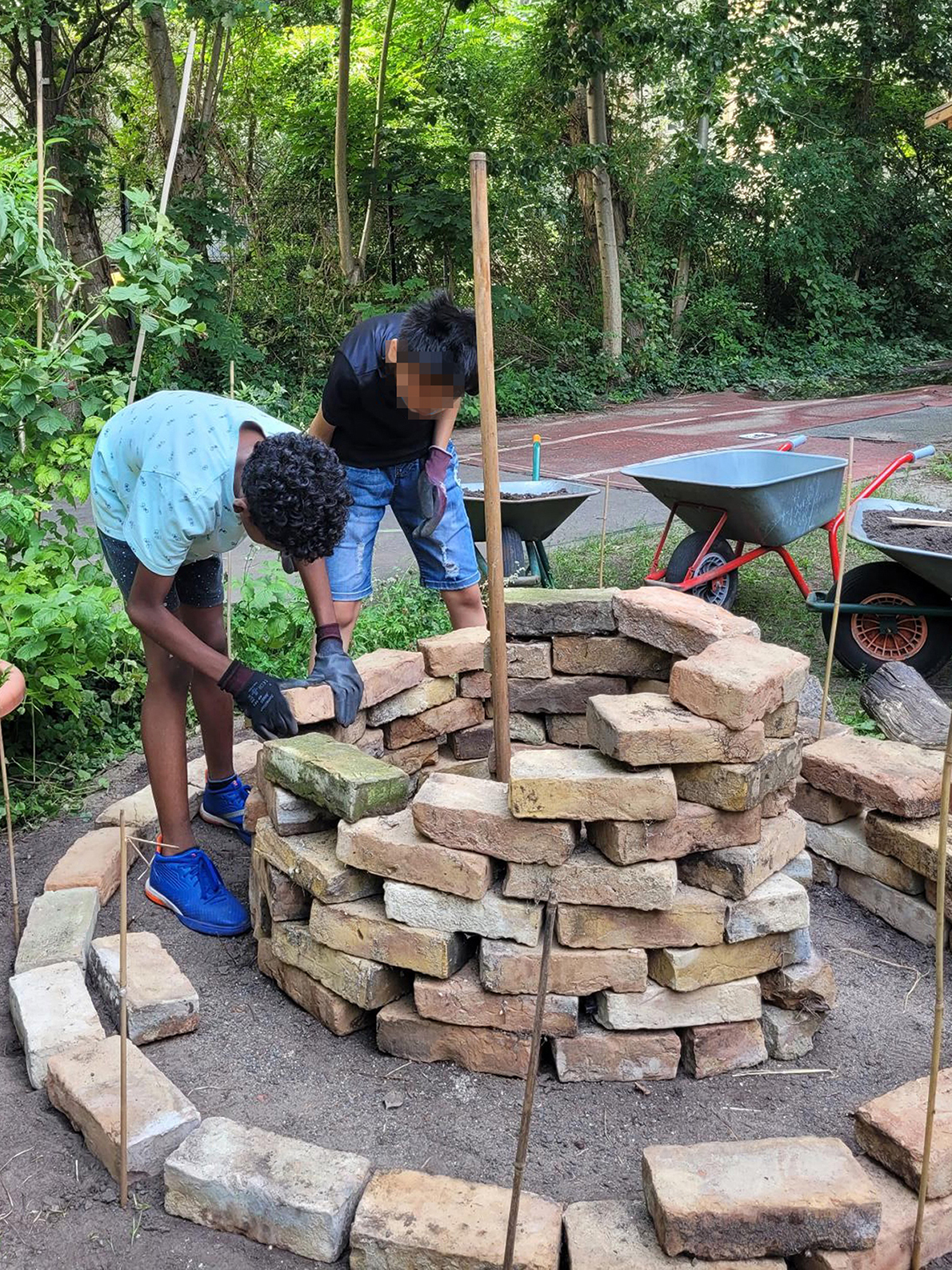 NWP_Neumark GS_Kräuterspirale_01_Maria Wolpert