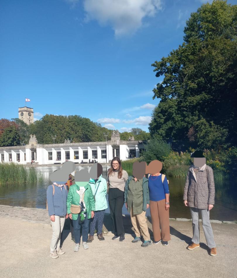 Karen und die Wandergruppe