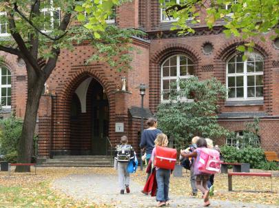 Pestalozzi-Fröbel-Haus Fachschule für Sozialpädagogik Erzieherausbildung Erzieher werden