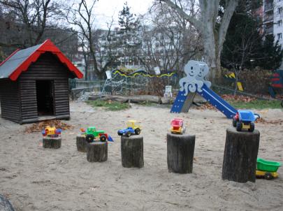 FZ Mehringdamm Spielplatz links