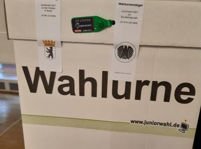 Die Wahlurne- versiegelt bis zum Ende der Wahl