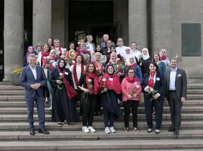 Stadtteilmütter_Begrüßung vor dem Rathaus