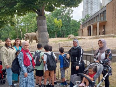 Stadtteilmütter mit Familien im Zoo