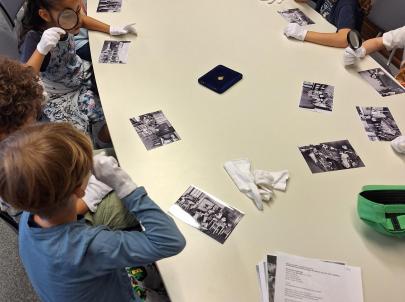 Kinder der Kita Barbarossa im Archivworkshop 