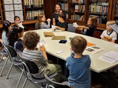 Kinder der Kita Barbarossa im Archivworkshop II