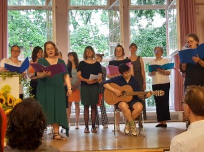 Der PFH-Chor mit der Premiere eines neuen Stückes
