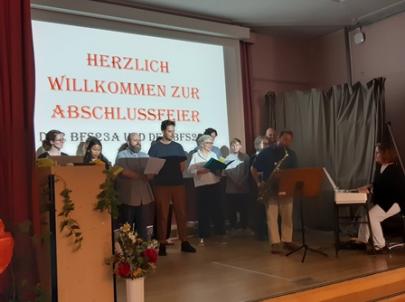 Abschlussfeier BFS23 Chorauftritt