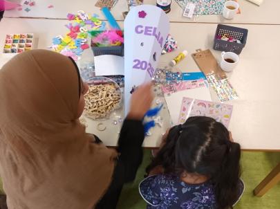 Familienzentrum in der Otto-Wels-Grundschule: Schultueten basteln