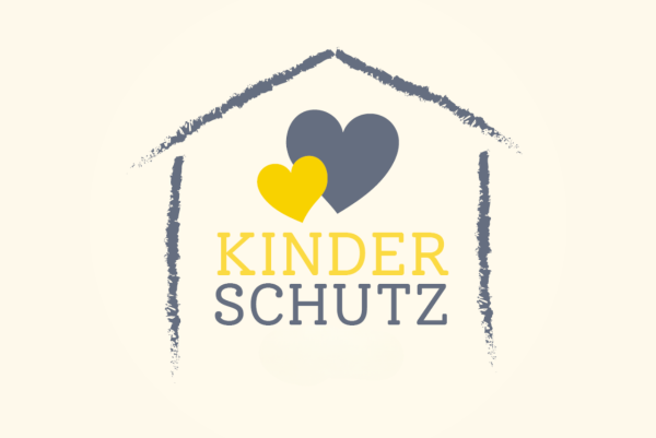 Ein Logo mit einem Haus in dem zwei Herzen abgebildet sind und das Wort "Kinderschutz"