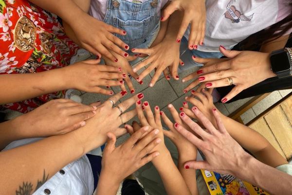 Hände in einem Kreis 