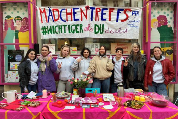 Café Pink - Mädchen*treffs sind wichtiger, als du denkst!