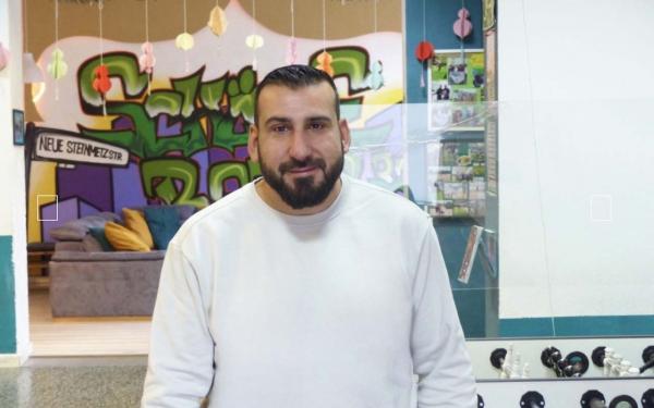 Tolga Denli, Leiter des interkulturellen Treffpunkts für Kinder und Jugendliche Fresh 30, Berlin Schöneber-Nord, Pestalozzi-Fröbel-Haus