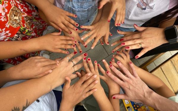 Hände in einem Kreis 