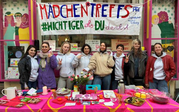 Café Pink - Mädchen*treffs sind wichtiger, als du denkst!