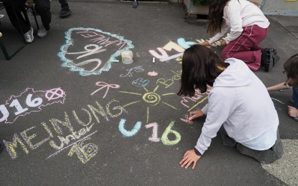 u16